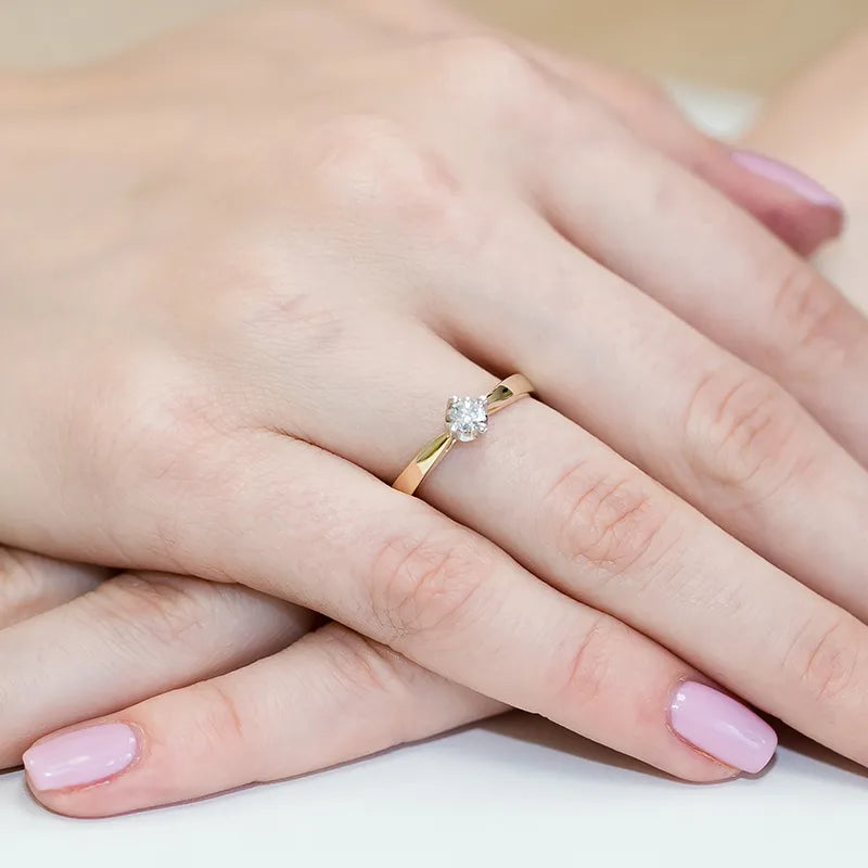 Zlatý prsteň s diamantom 0,20 ct