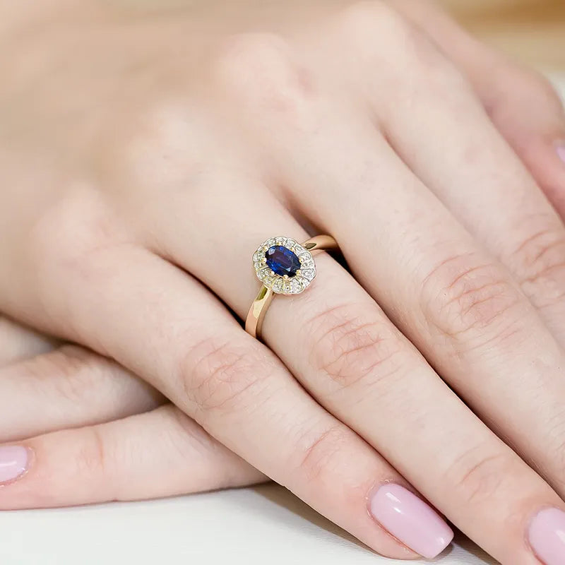 Goldring mit 0,70 ct Saphir und 0,069 ct Diamanten