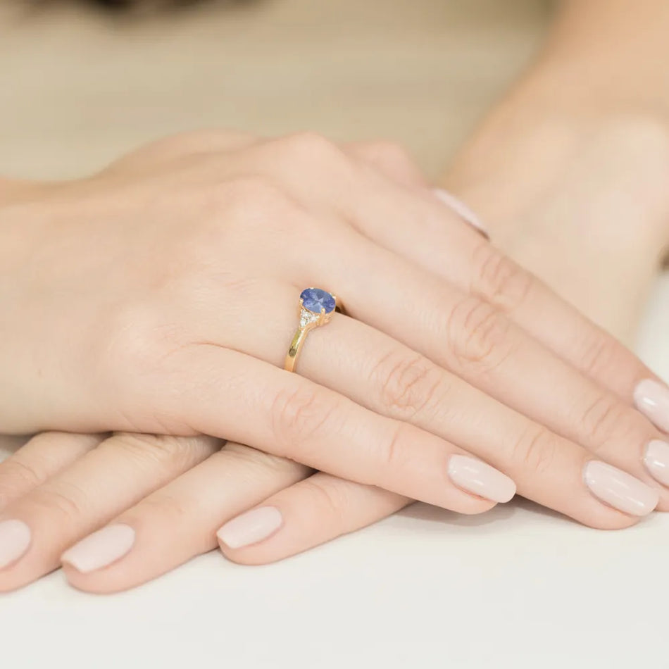 Goldring mit 0,70 ct Tansanit und 0,052 ct Diamanten