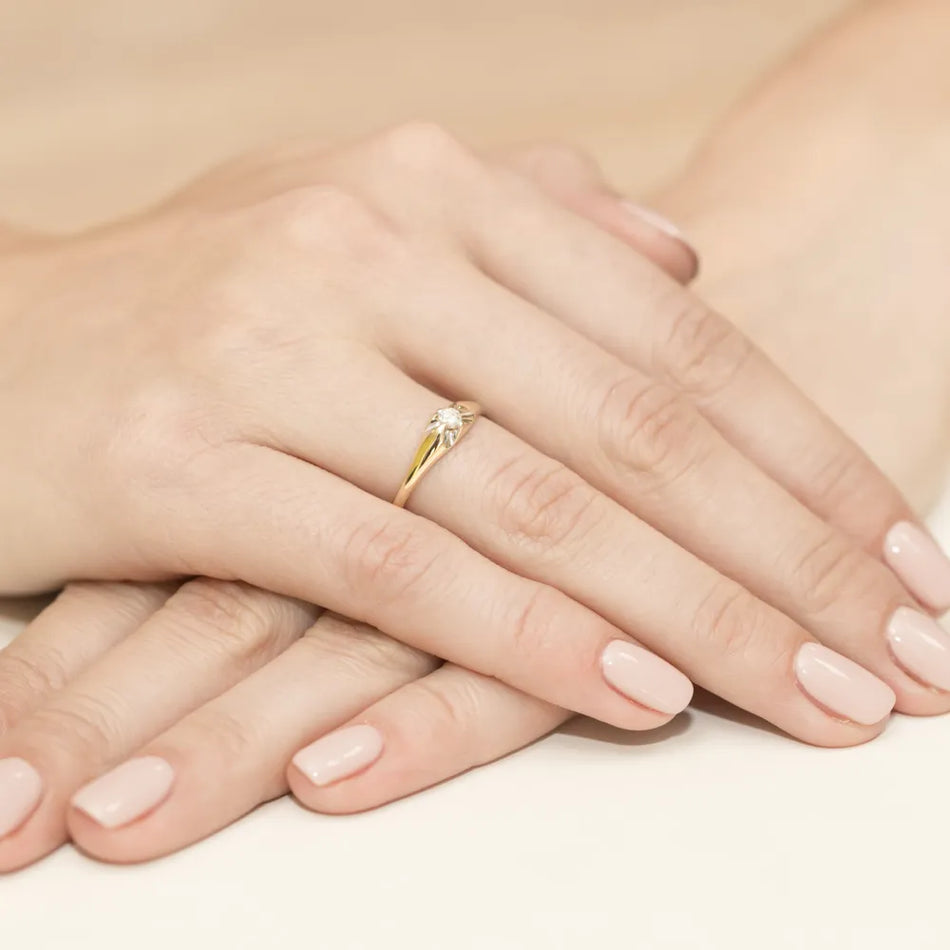 Goldring mit 0,10 ct Diamant