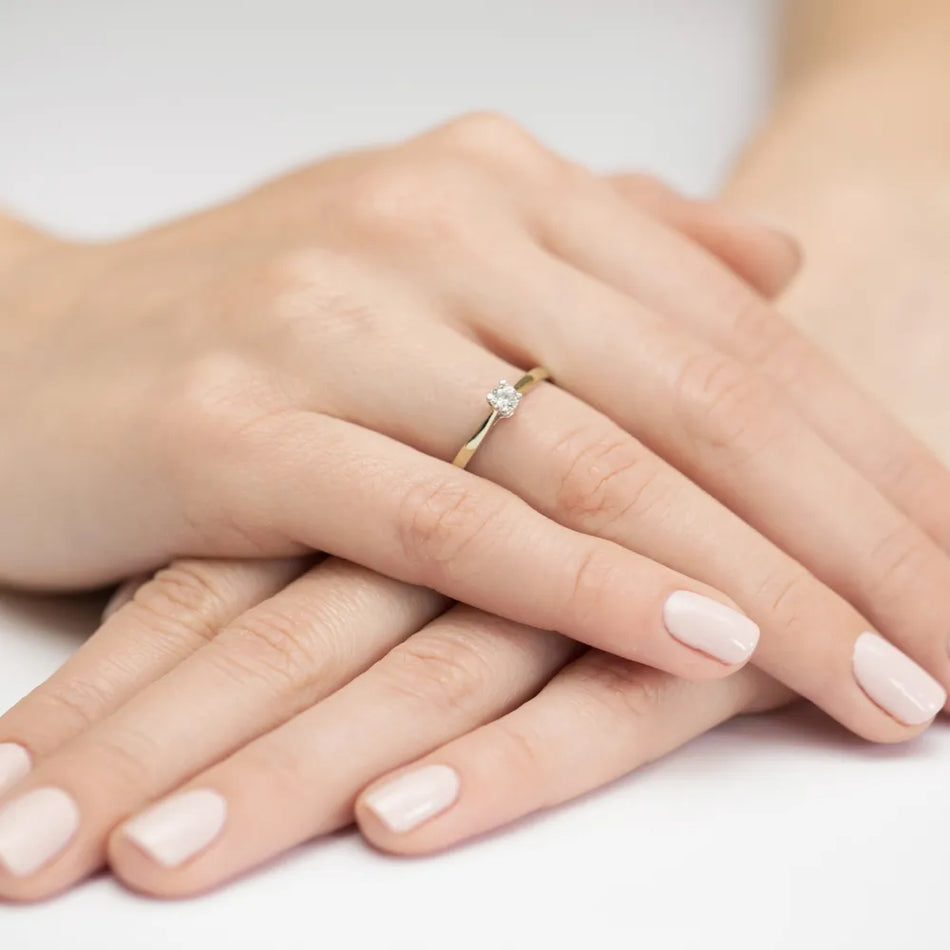 Goldring mit 0,15 ct Diamant