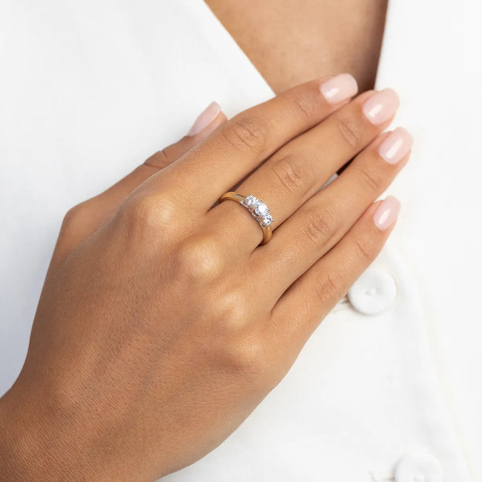 Zlatý prsteň s 0,25 ct a 0,24 ct laboratórnymi diamantmi