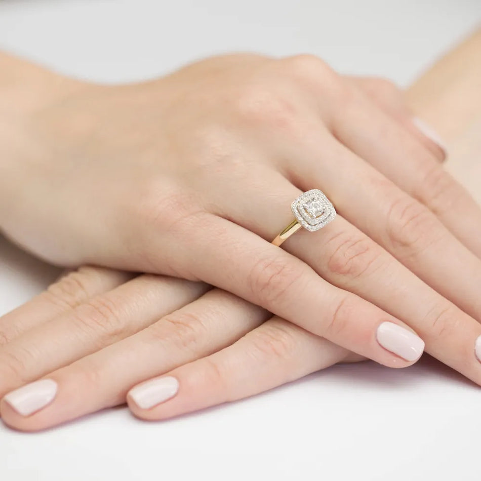 Goldring mit 0,30 ct und 0,20 ct Diamanten