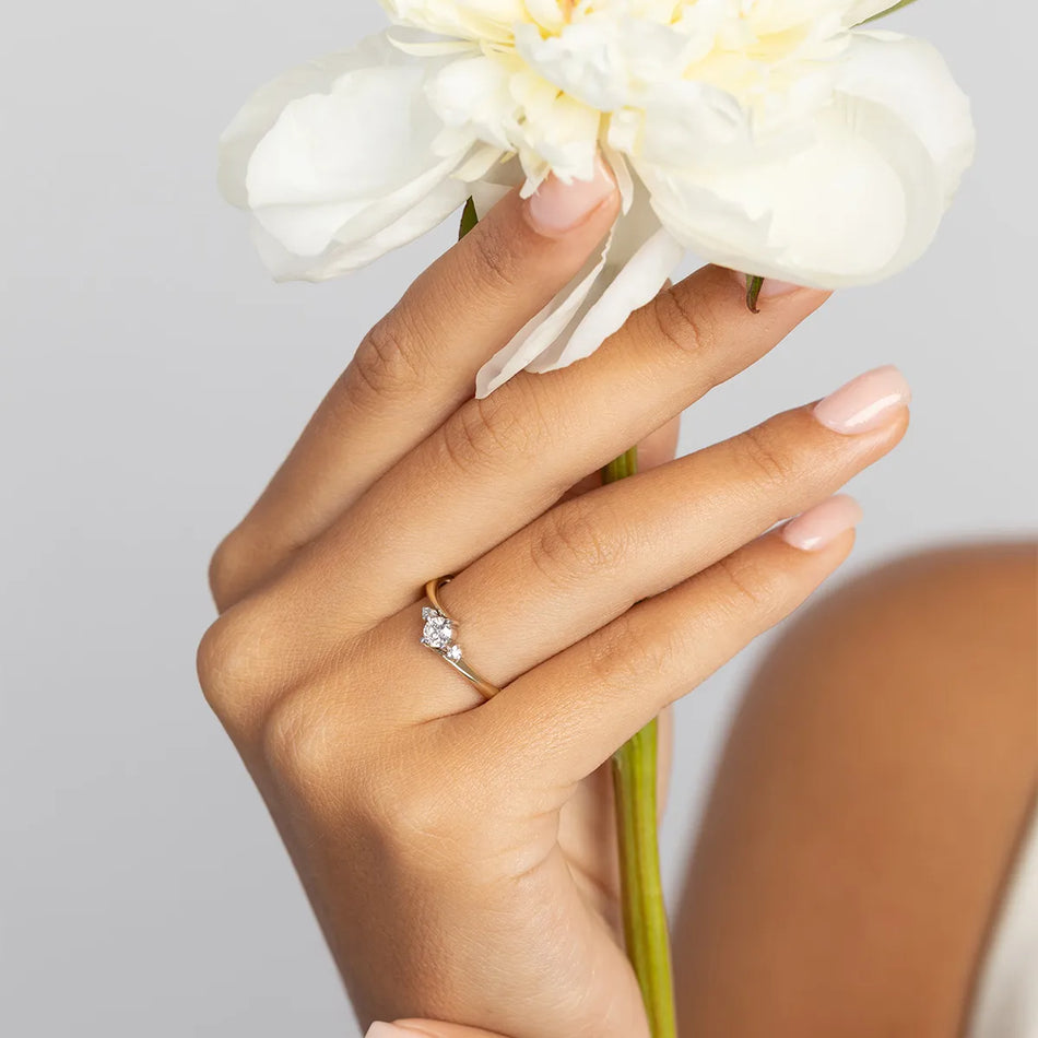 Zlatý prsteň s 0,25 ct a 0,029 ct laboratórnymi diamantmi