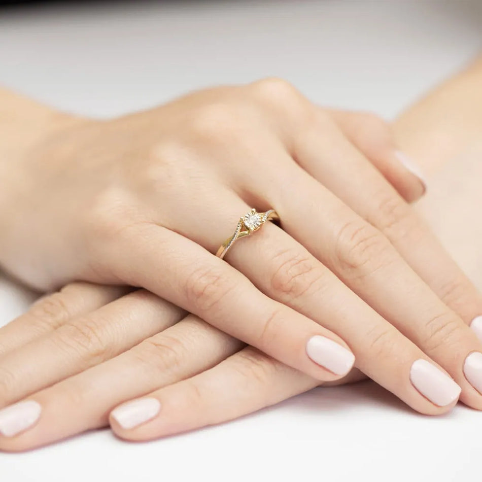 Goldring mit 0,08 ct Diamant