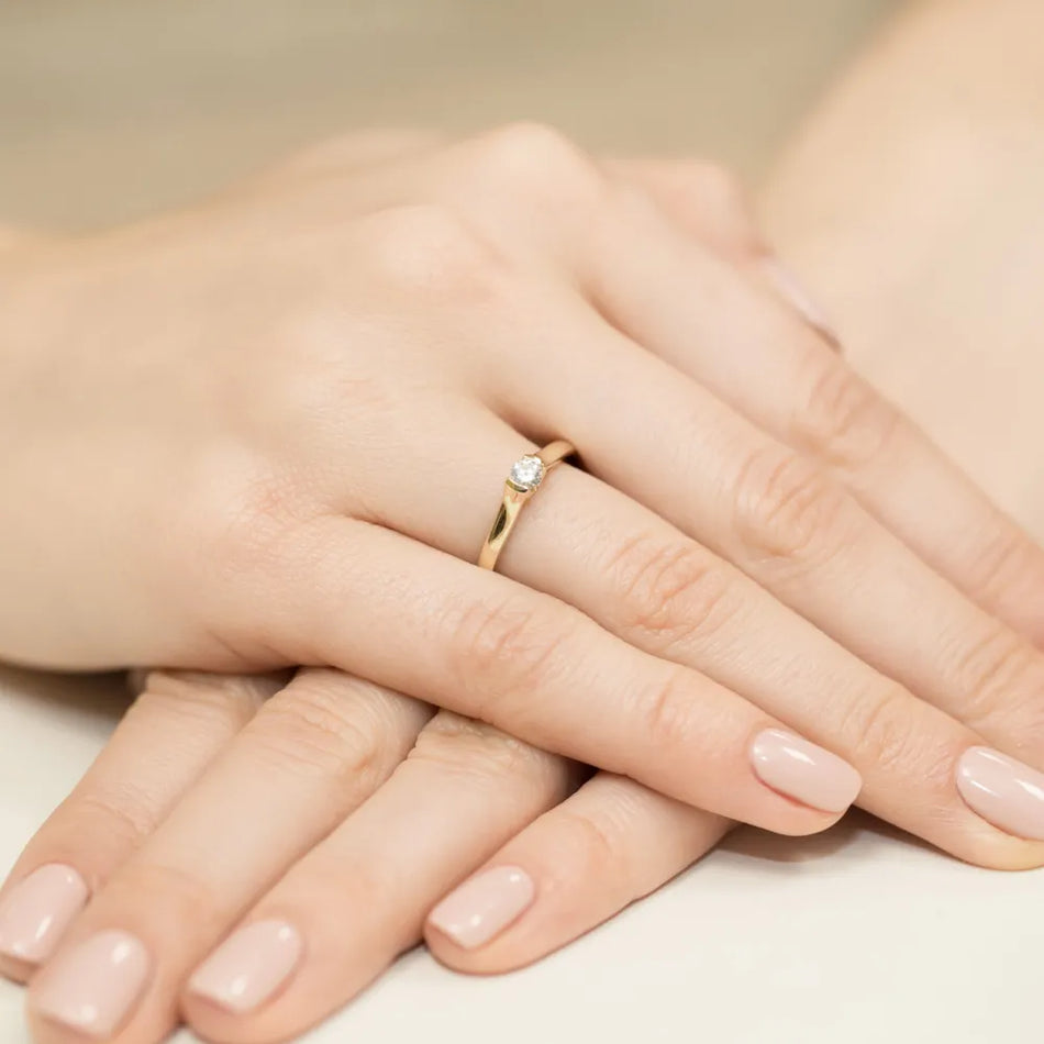 Zlatý prsteň s diamantom 0,15 ct