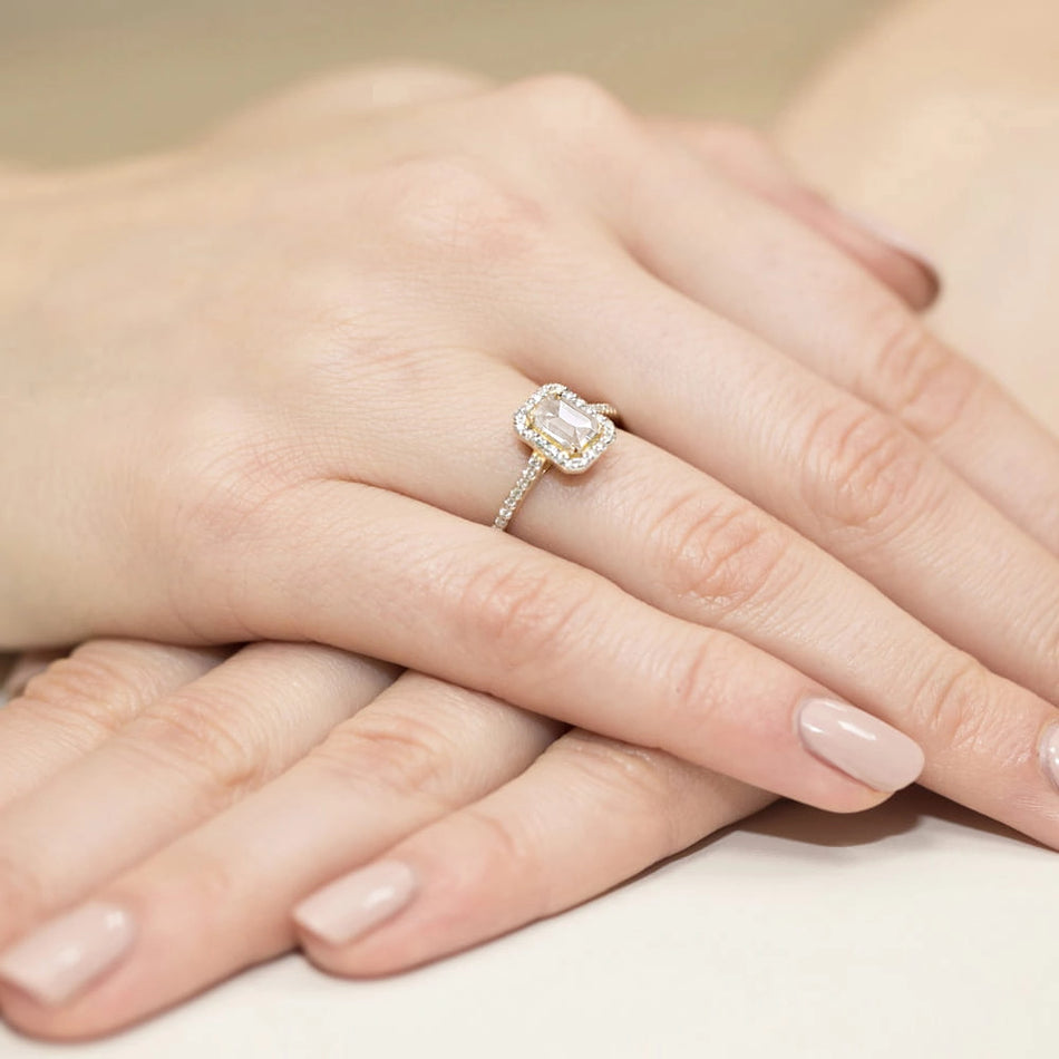 Goldring mit 0,60 ct und 0,19 ct Labor-Diamanten