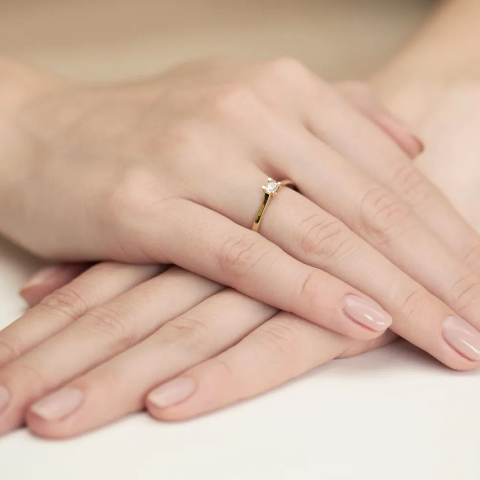 Goldring mit 0,09 ct Diamant