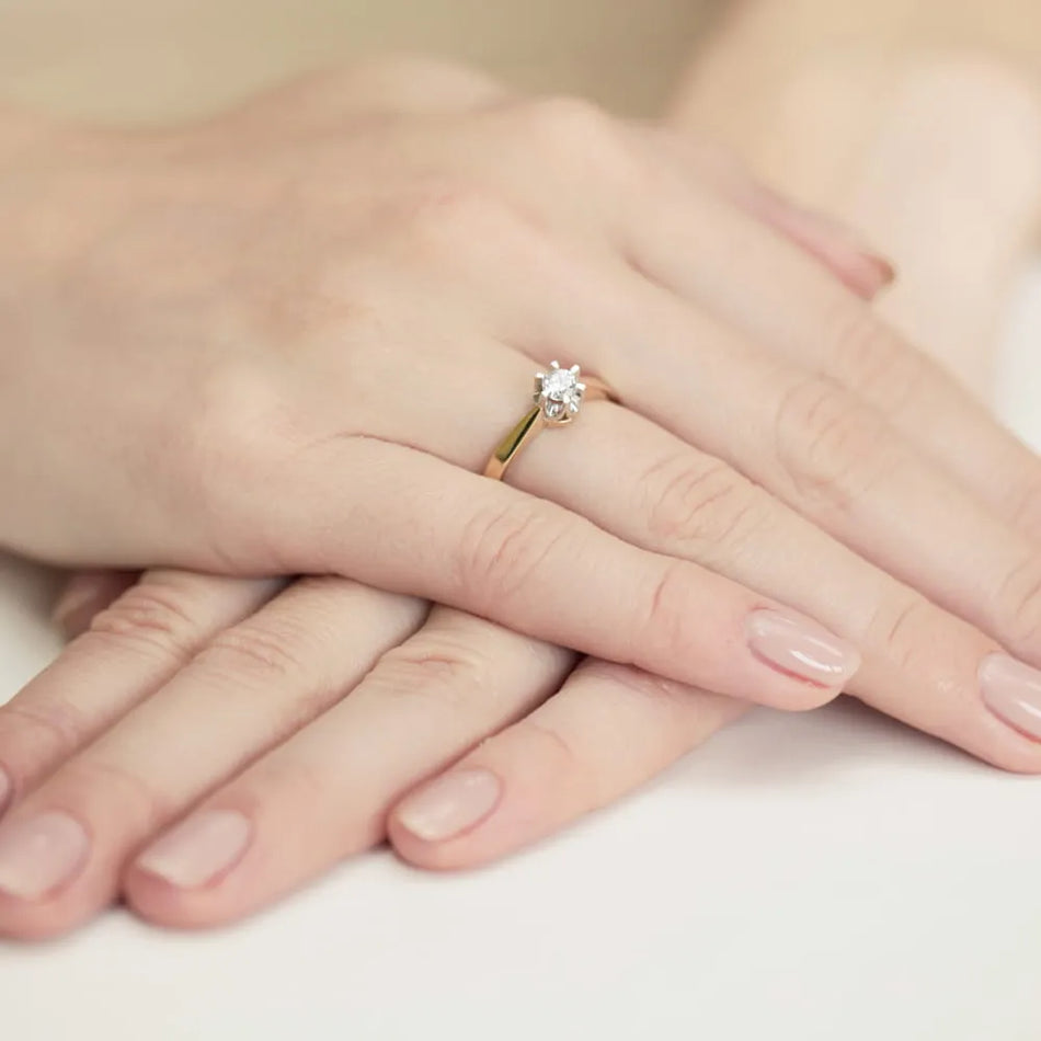 Zlatý prsteň s 0,25 ct laboratórnym diamantom