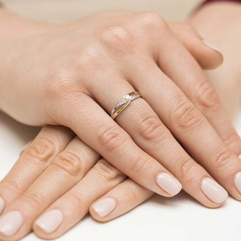 Zlatý prsteň s diamantmi 0,10 ct a 0,03 ct