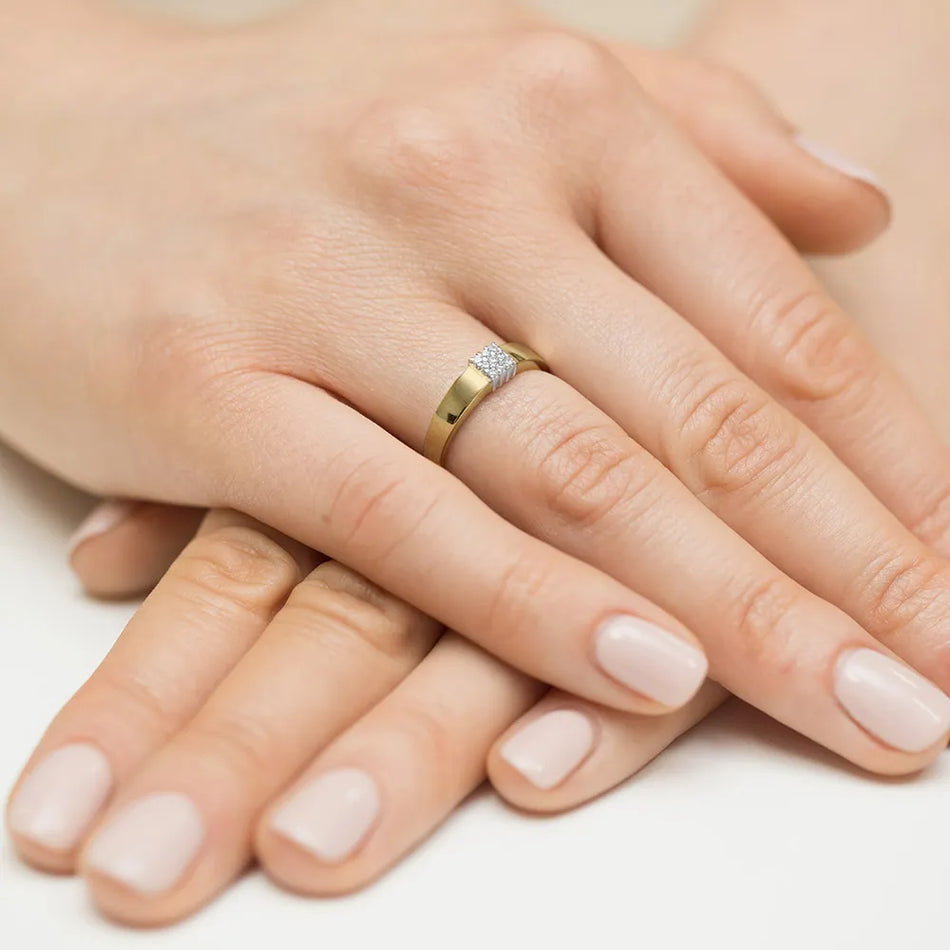 Zlatý prsteň s diamantmi 0,077 ct