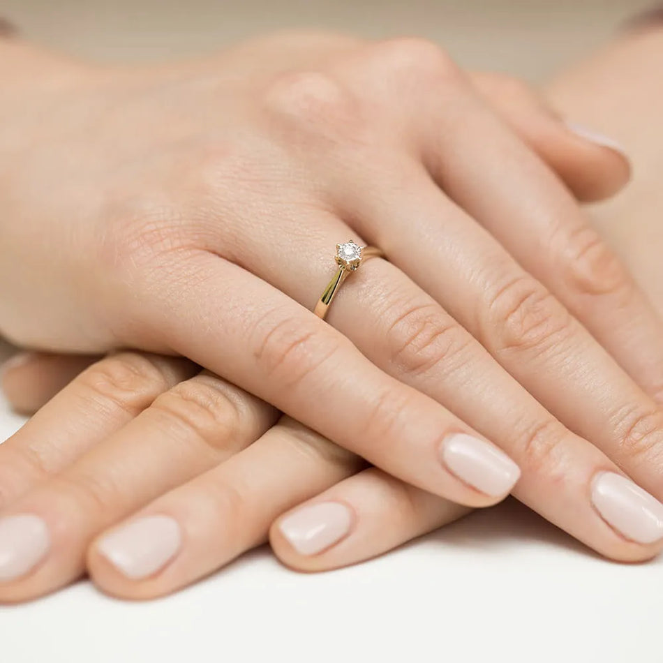 Zlatý prsten s diamantem 0,05 ct