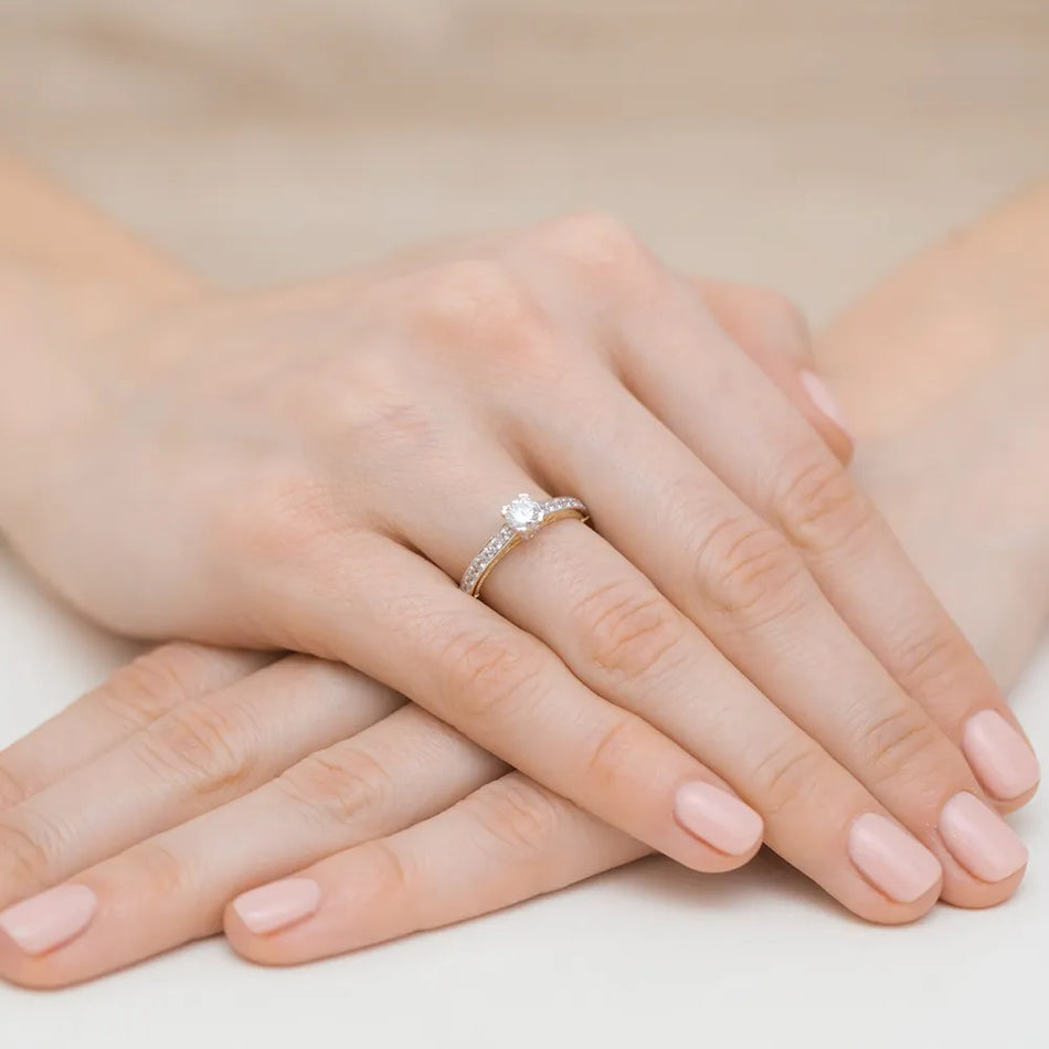 Zlatý prsteň s diamantmi 0,30 ct a 0,263 ct