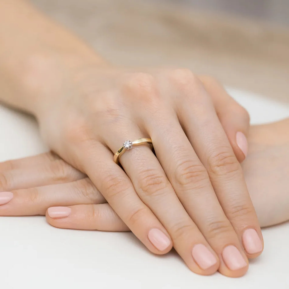 Zlatý prsteň s diamantom 0,08 ct