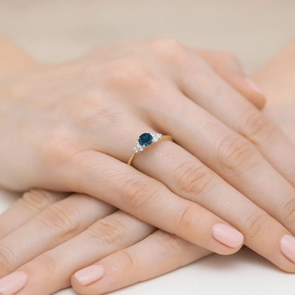 Zlatý prsten s 0,50ct topazem London Blue a 0,18ct diamanty