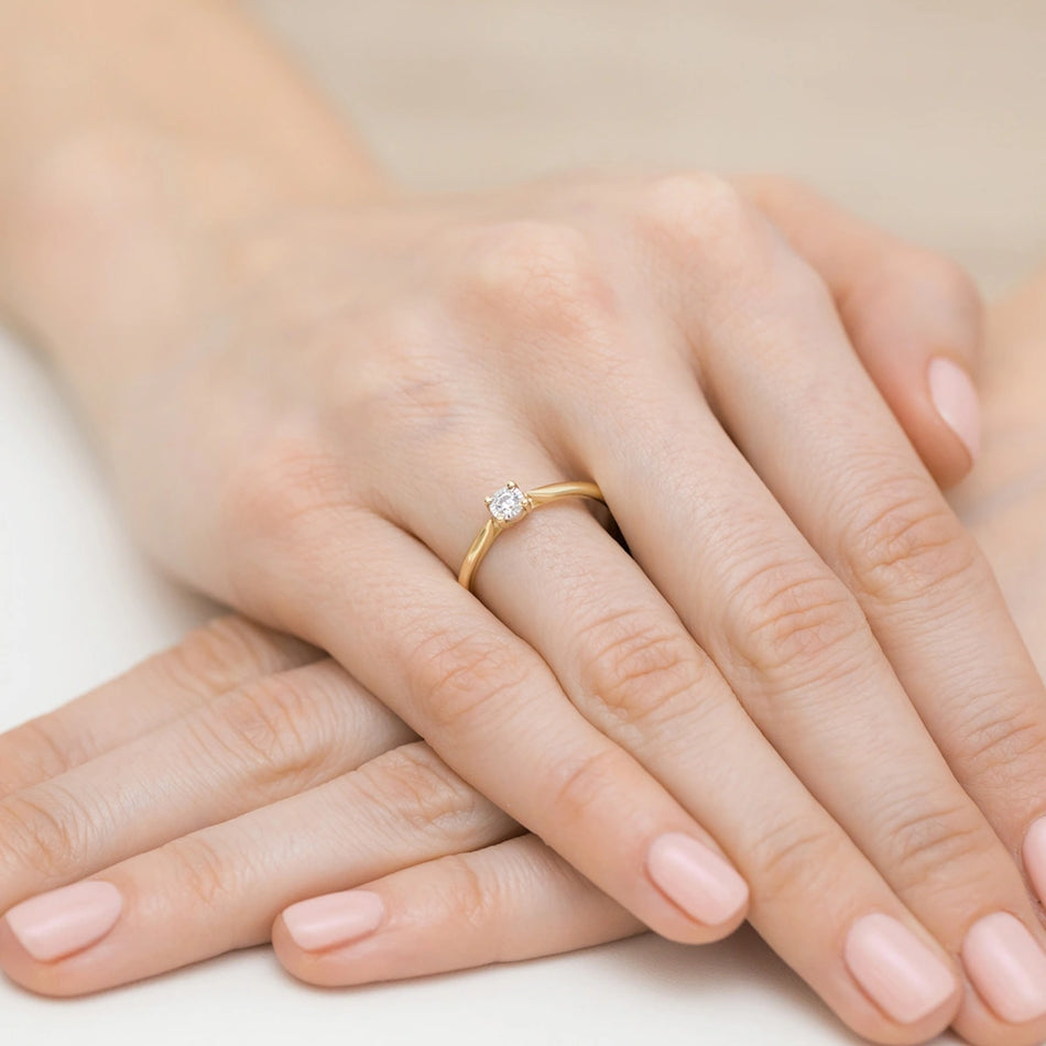 Zlatý prsten s diamantem 0,08 ct