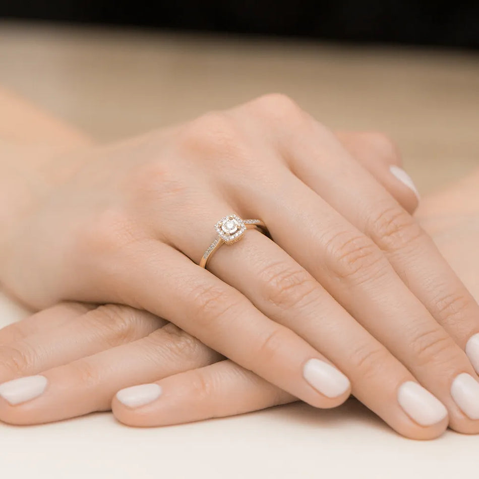 Gold Ring with 0.08ct and 0.13ct Diamonds