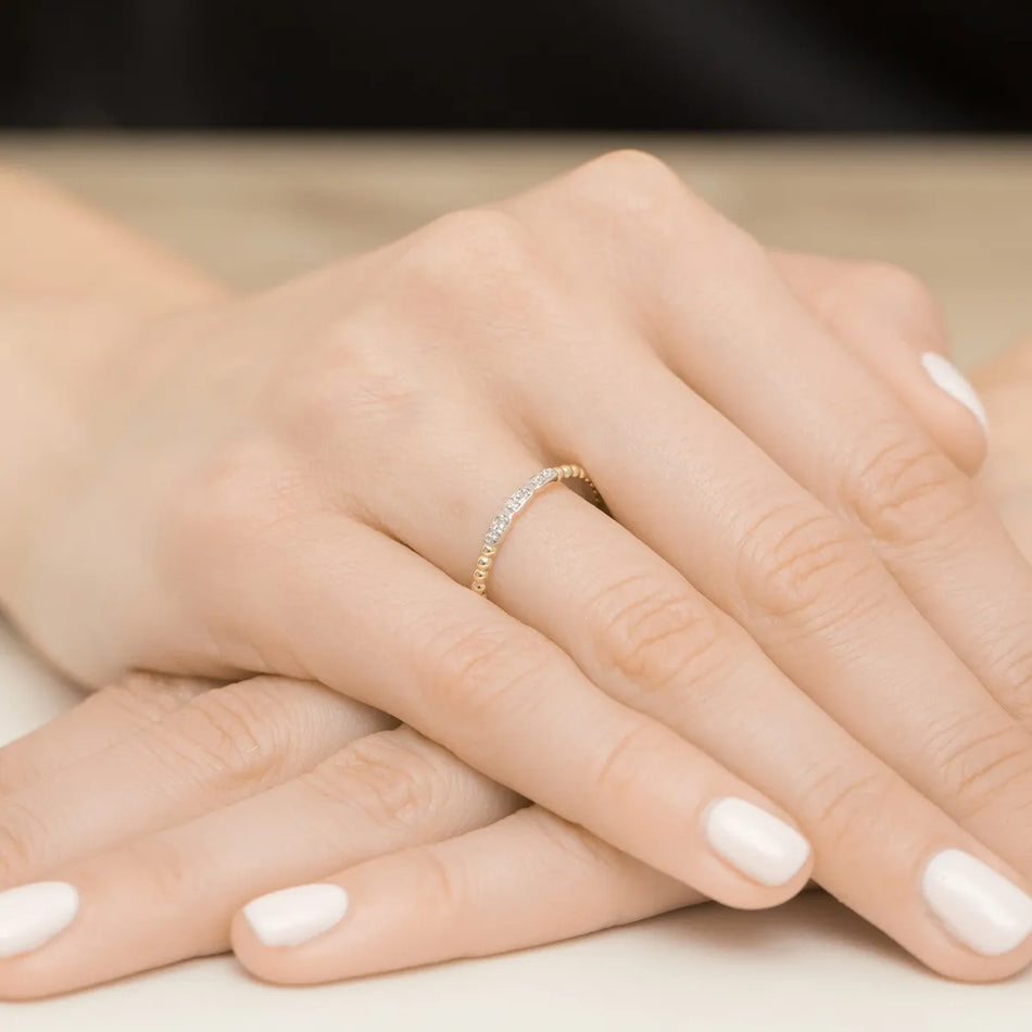 Zlatý prsten s diamanty 0,03 ct