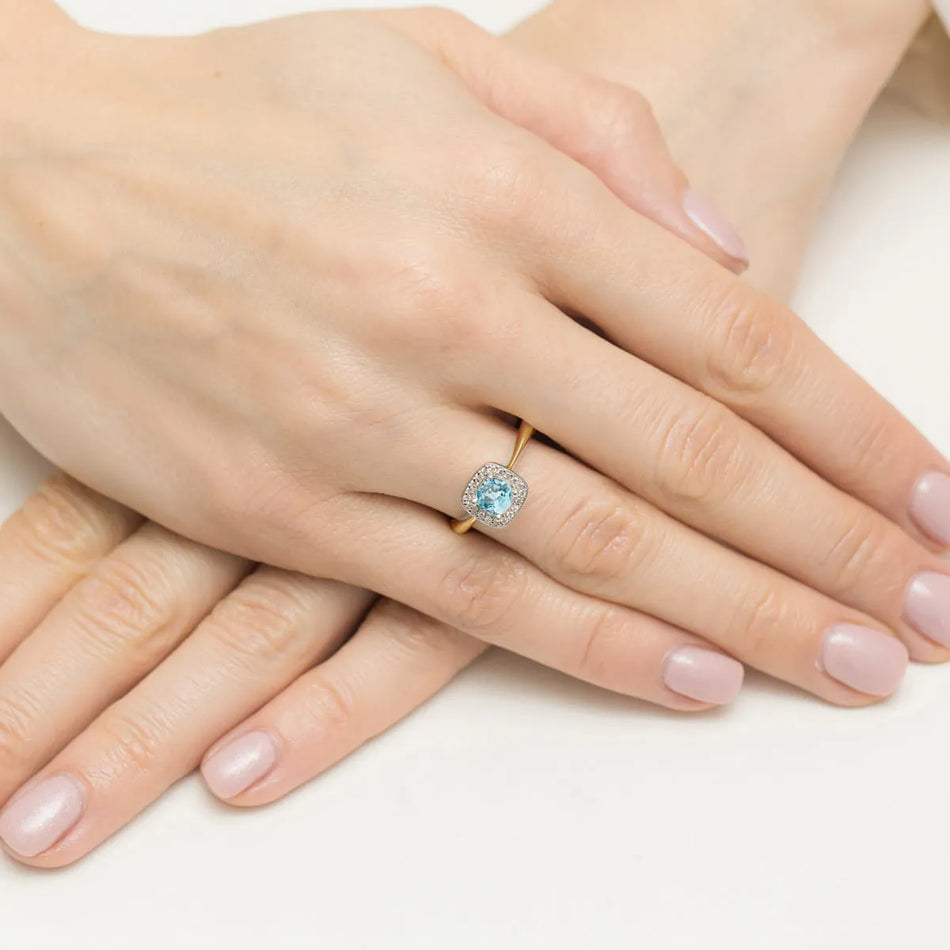 Goldring mit 0,70 ct Topas und 0,10 ct Diamanten