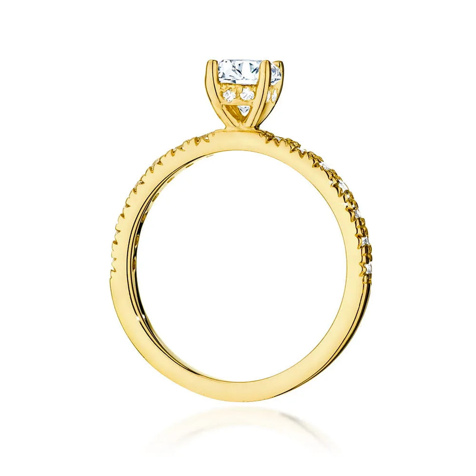 Gold Ring with 0.50ct Diamond and 0.243ct Sideline Diamonds