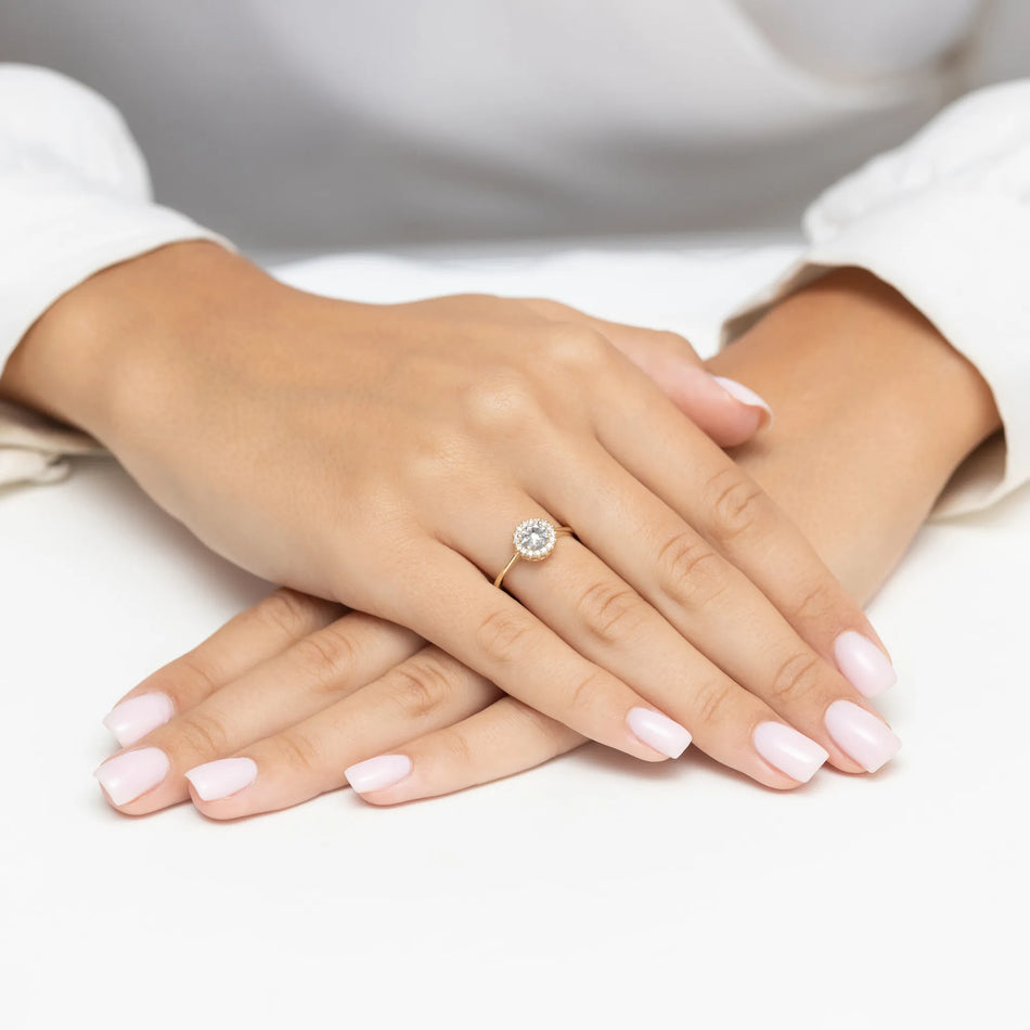 Gold ring with 0.60ct white sapphire and diamonds Flower