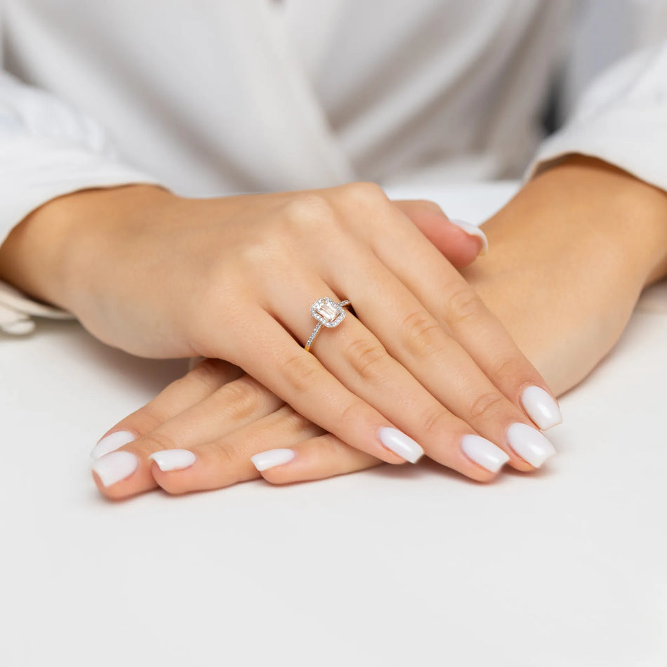 Zlatý prsteň s 0,60 ct morganitom a 0,186 ct diamantmi