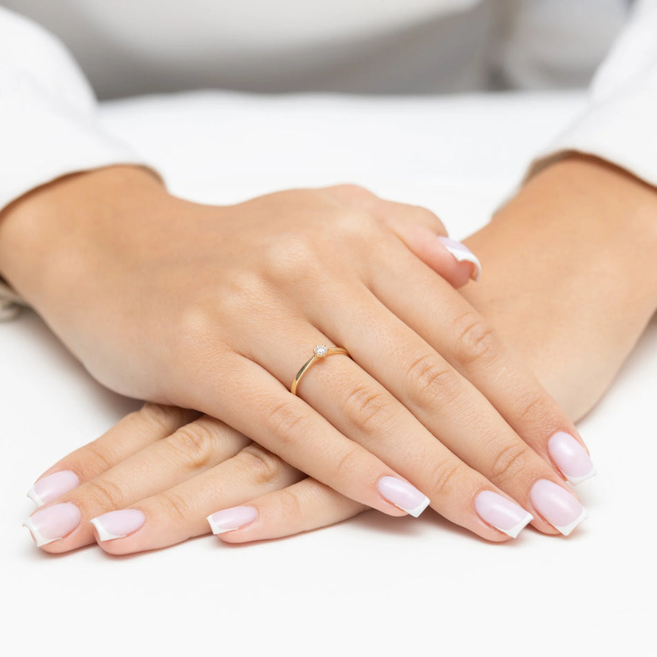 Goldring mit 0,10ct Labrodiamanten