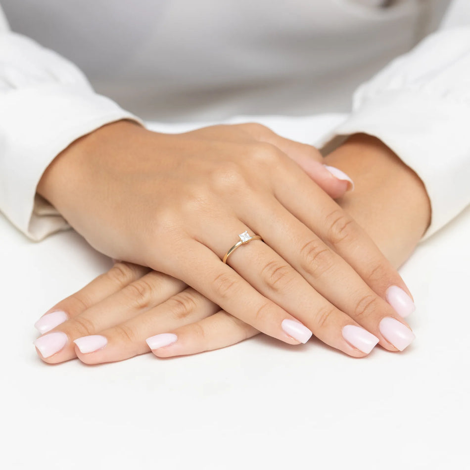 B Goldring mit 0,30 ct Diamant