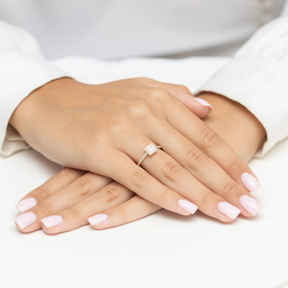 Goldring mit 0,30 ct und 0,20 ct Diamanten