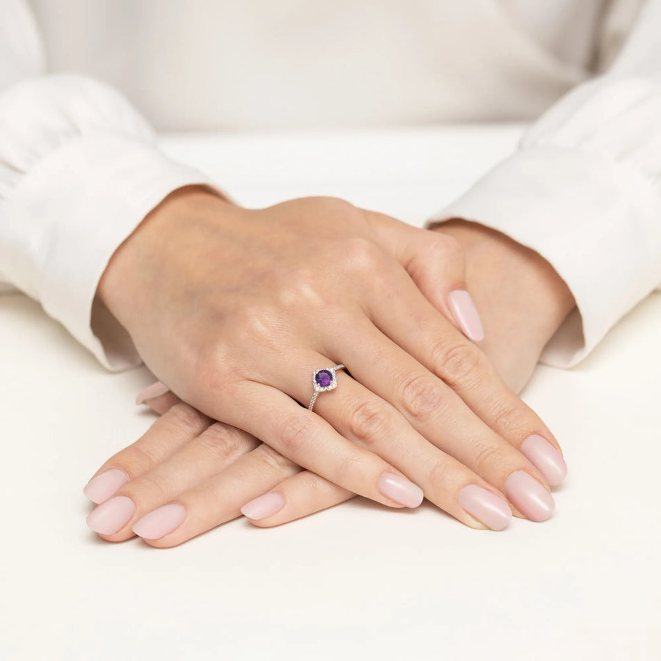 Goldring Blume mit 0,50 ct Amethyst und Diamanten