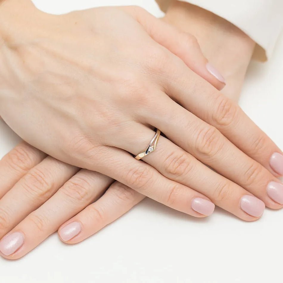 Goldring mit 0,04 ct Diamant