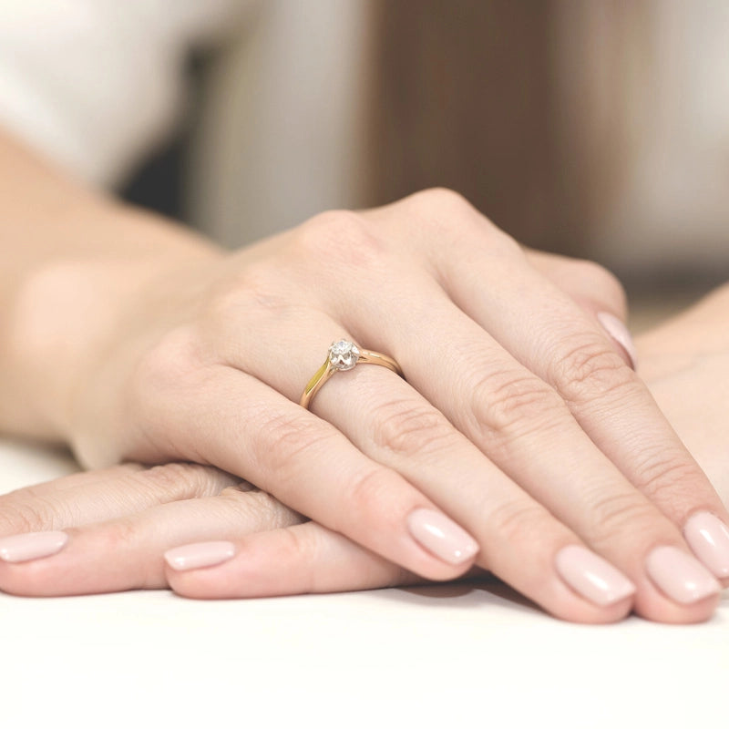 Zlatý prsteň so zirkónmi