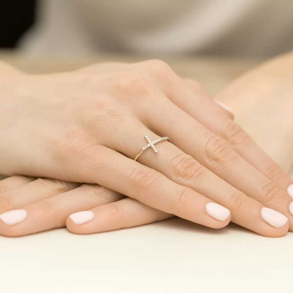 Zlatý prsteň s diamantmi 0,09 ct