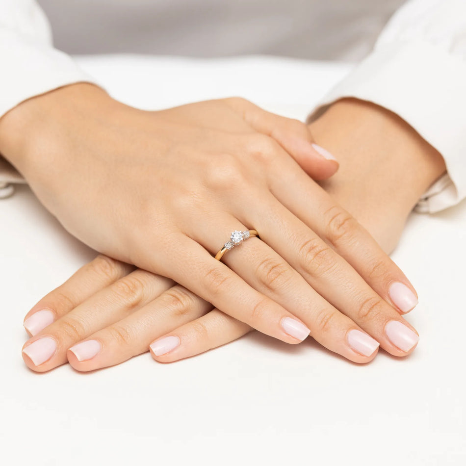 Zlatý prsteň s diamantmi 0,25 ct a 0,07 ct