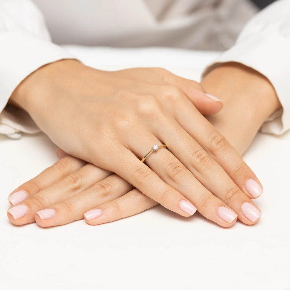 Goldring mit 0,10 ct Diamant