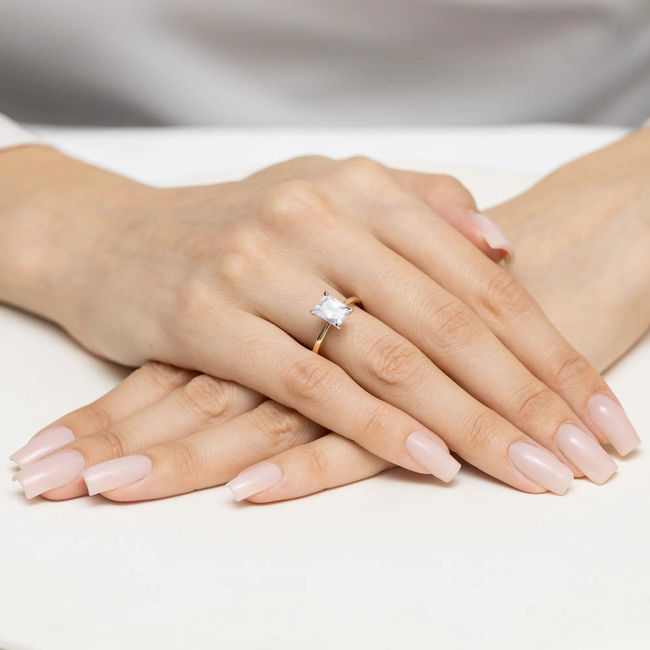 Gold Ring with 2.00ct Lab-diamond