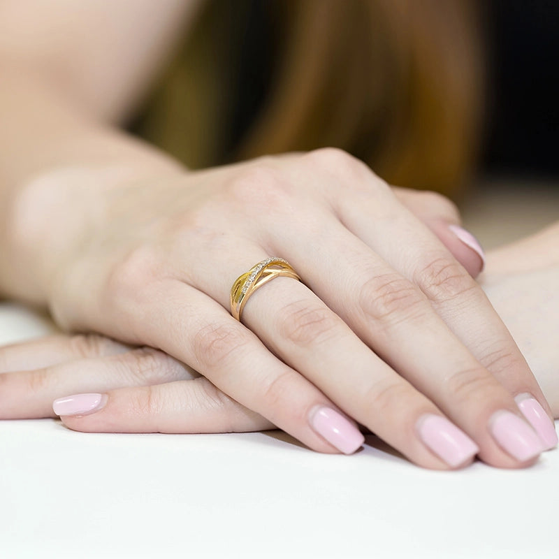 Zlatý prsten se zirkony