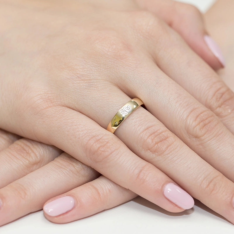 Zlatý prsten se zirkony