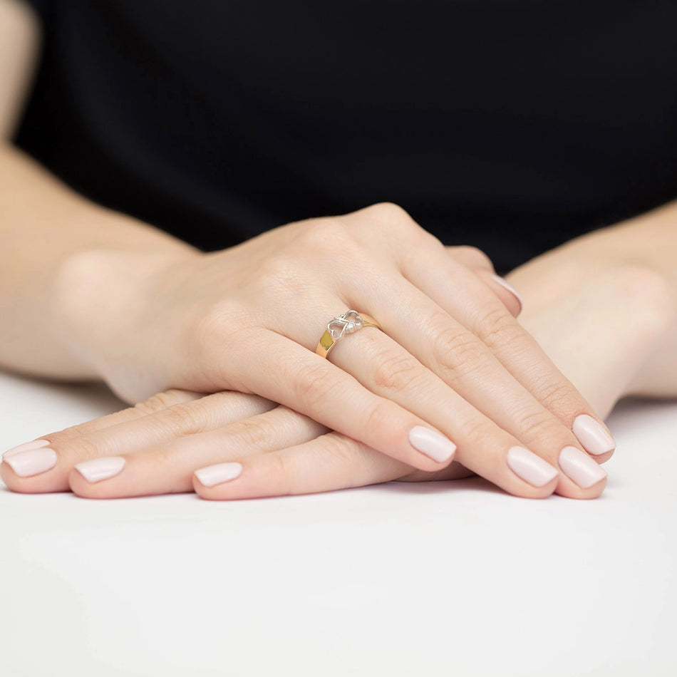 Zlatý prsten se zirkony