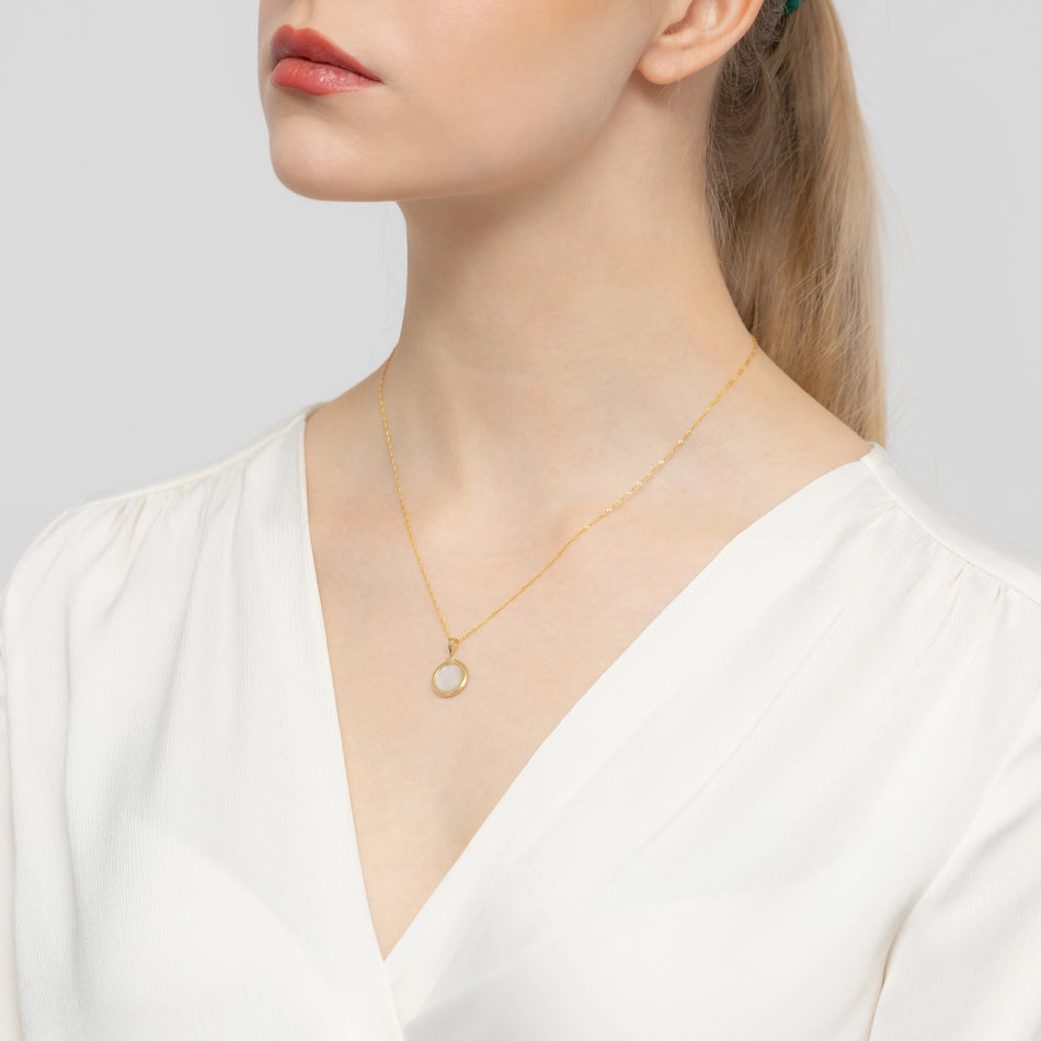 Zlatý přívěsek kruh s perletí