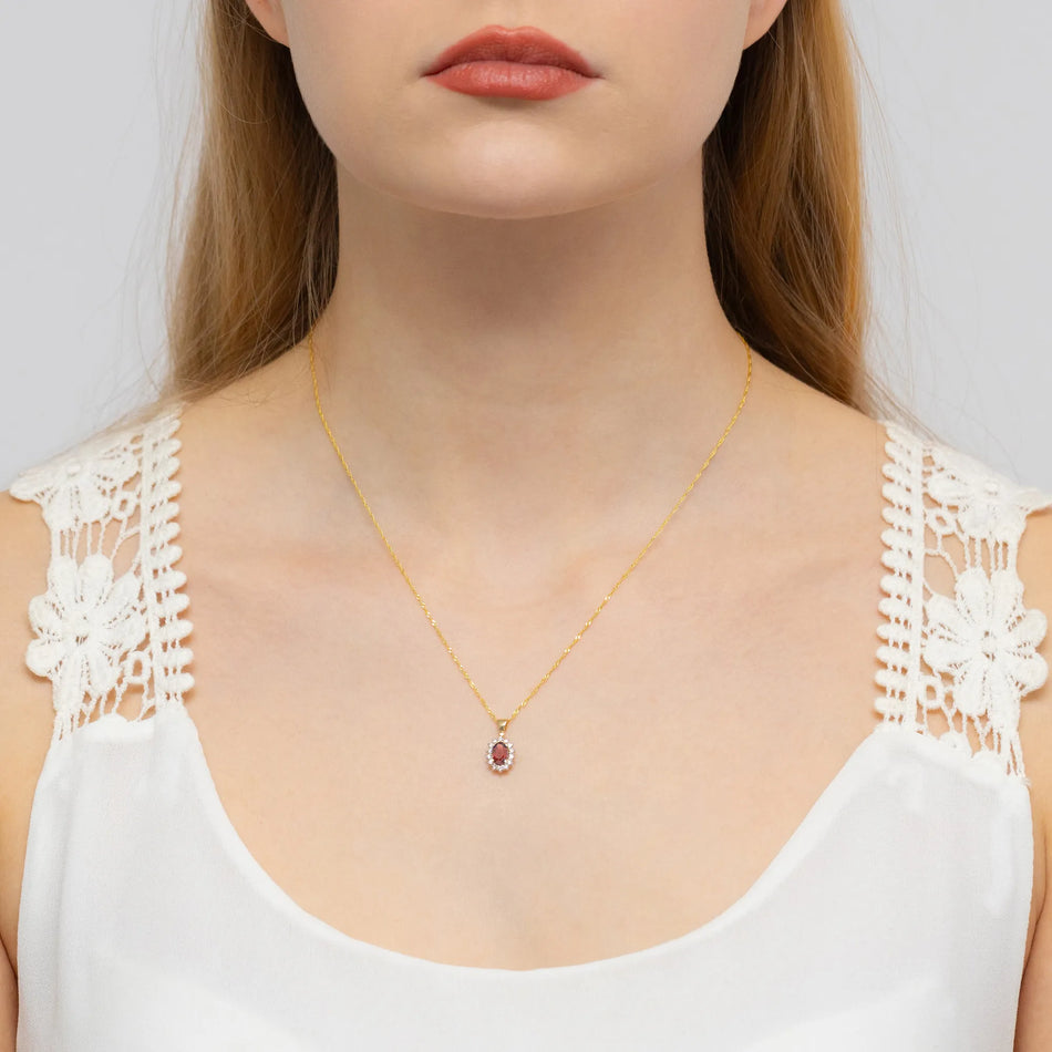 Zlatý přívěsek s 0,50ct granátem a 0,12ct diamanty