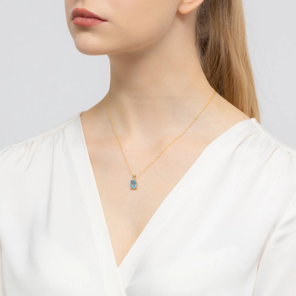 Zlatý prívesok s topásom 2,40 ct a diamantmi 0,005 ct